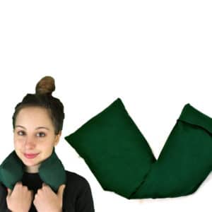 cojín verde con modelo