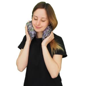 Cojin terapéutico funda lavanda con modelo
