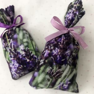 saquitos aromáticos con lacitos de colores